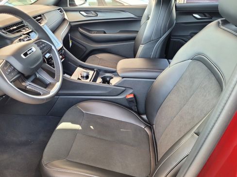 New 2025 Jeep Grand Cherokee L Altitude image 11