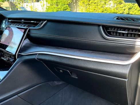 Used 2024 Jeep Grand Cherokee Limited 4xe image 17