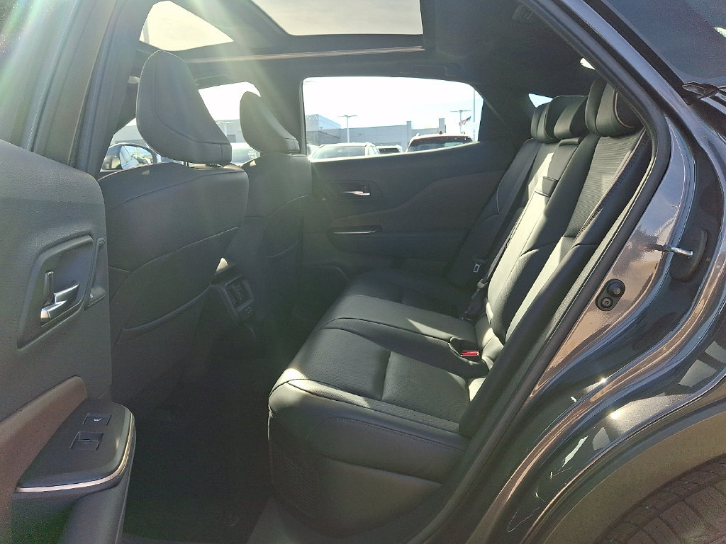 Certified 2023 Toyota Crown AWD/4WD image 10