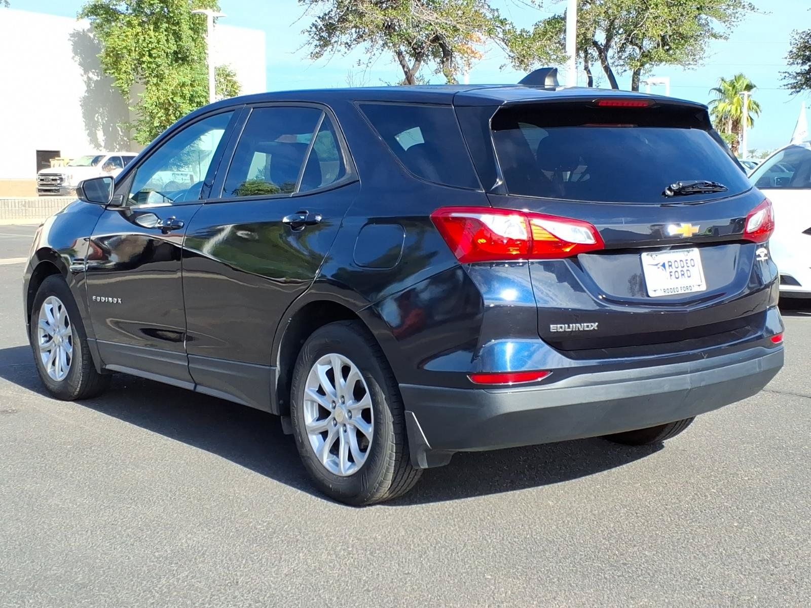 Used 2020 Chevrolet Equinox LS w/ LS Convenience Package FWD image 3