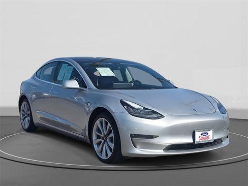 Used 2018 Tesla Model 3 Long Range image 3