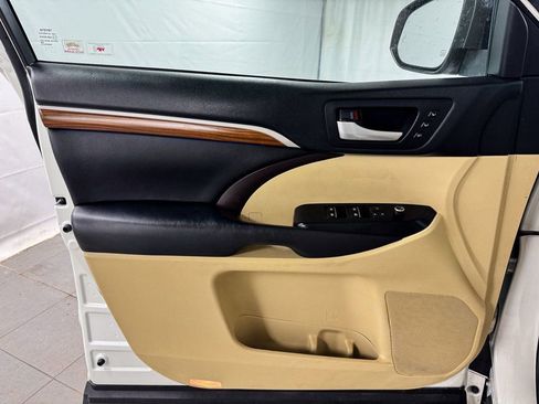 Used 2018 Toyota Highlander Limited image 16