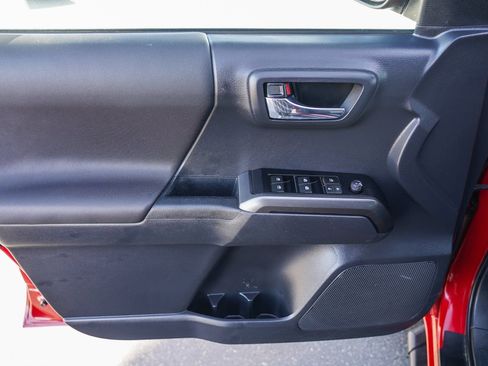 Certified 2022 Toyota Tacoma TRD Off-Road w/ Technology Package image 20