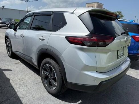 Used 2025 Nissan Rogue SV AWD/4WD image 6