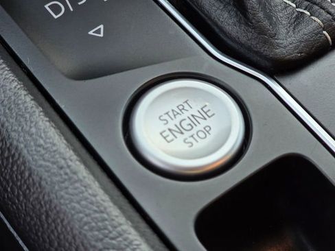 Used 2023 Volkswagen Atlas SE image 38