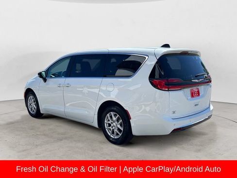 Used 2024 Chrysler Pacifica Touring-L FWD image 3