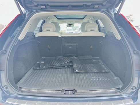 Used 2023 Volvo XC60 B5 Plus image 21