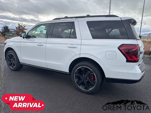 Used 2023 Ford Expedition Limited image 14