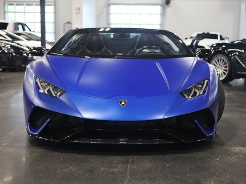 Used 2019 Lamborghini Huracan Performante AWD/4WD image 2