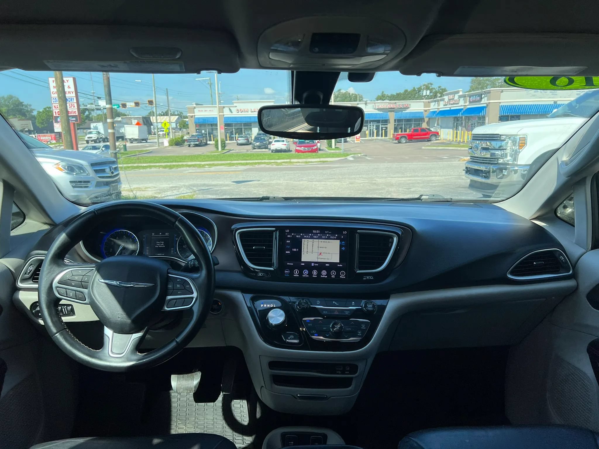 Used 2018 Chrysler Pacifica Touring-L FWD image 12