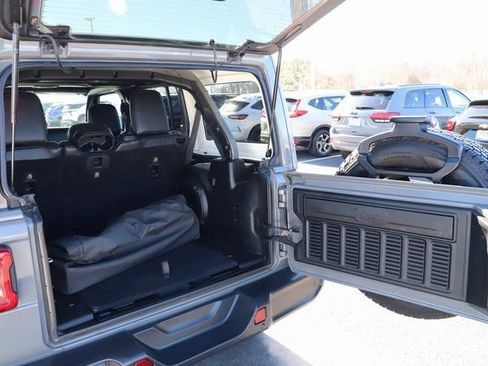 Used 2018 Jeep Wrangler Unlimited Sahara w/ Dual Top Group AWD/4WD image 9