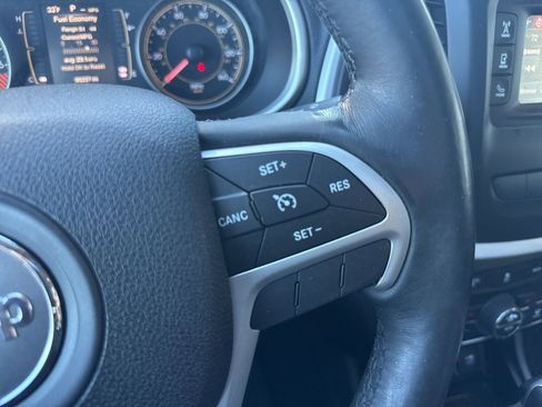 Used 2014 Jeep Cherokee Latitude w/ Comfort/Convenience Group image 31