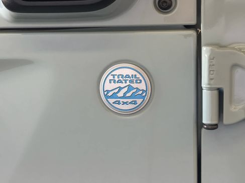 Used 2024 Jeep Wrangler Sahara image 15