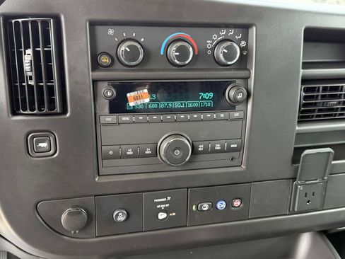 New 2025 Chevrolet Express 3500 Extended image 9