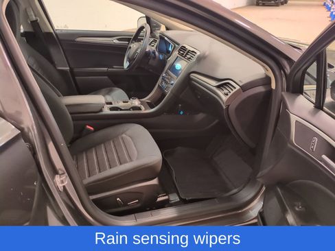 Used 2020 Ford Fusion SE image 10