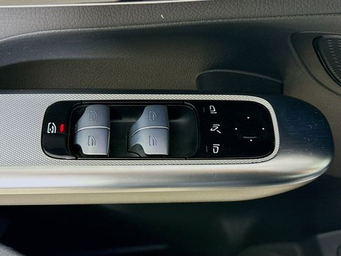 Used 2024 Mercedes-Benz GLC 300 4MATIC image 20