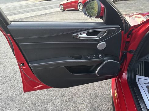 Used 2018 Alfa Romeo Giulia Quadrifoglio w/ Driver Assist Dynamic Package image 19