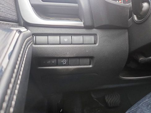 Used 2023 Nissan Rogue SV image 20