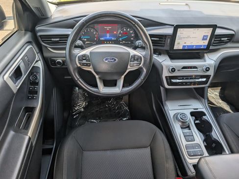 Used 2023 Ford Explorer XLT RWD image 18