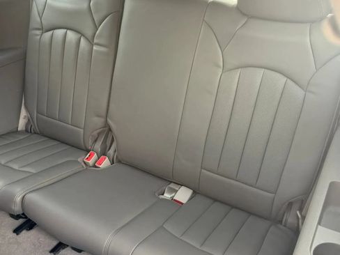 Used 2014 Chevrolet Traverse LS FWD image 12