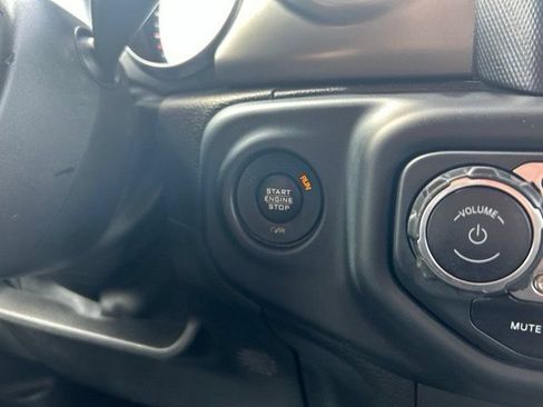 Used 2018 Jeep Wrangler Unlimited Sport S AWD/4WD image 30