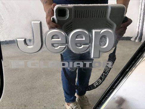 Used 2024 Jeep Gladiator Sport AWD/4WD image 30