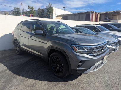 Used 2023 Volkswagen Atlas SE w/ Panoramic Sunroof Package