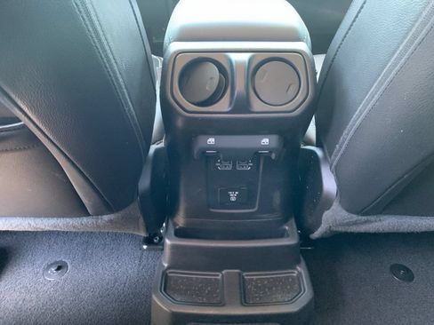 Used 2021 Jeep Wrangler Unlimited Sahara w/ Uconnect 4C Nav & Sound Group AWD/4WD image 14