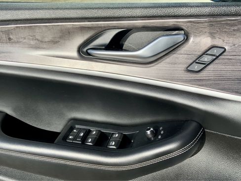 Used 2023 Jeep Grand Cherokee Limited image 51