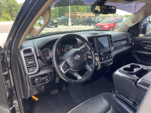 Used 2019 RAM 1500 Laramie AWD/4WD image 11