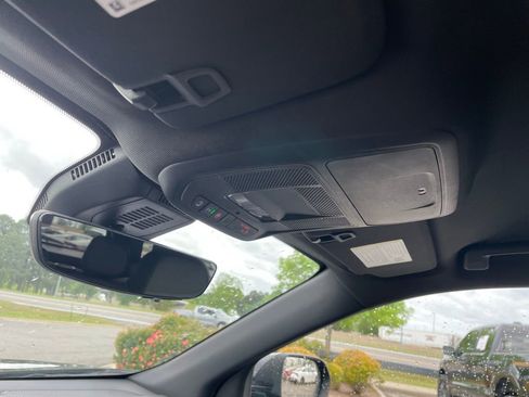 Used 2025 Chevrolet Equinox LT w/ Convenience Package II image 21