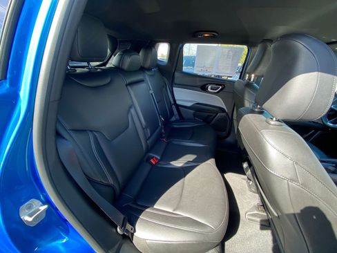 Used 2025 Jeep Compass Limited image 40