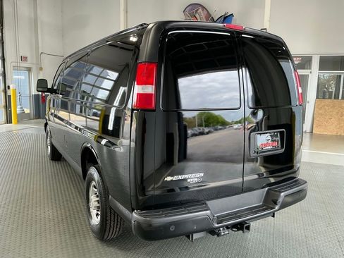 Used 2023 Chevrolet Express 3500 w/ Driver Convenience Package RWD image 22