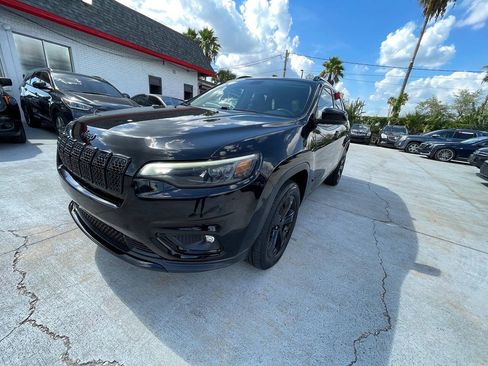 Used 2019 Jeep Cherokee Latitude Plus AWD/4WD image 2