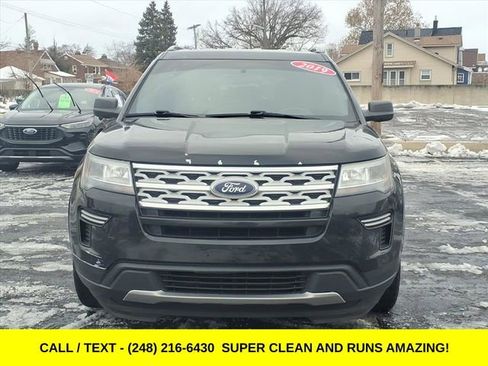 Used 2019 Ford Explorer XLT image 2