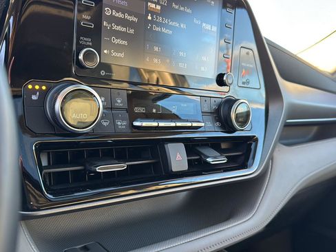 Certified 2020 Toyota Highlander XLE image 22