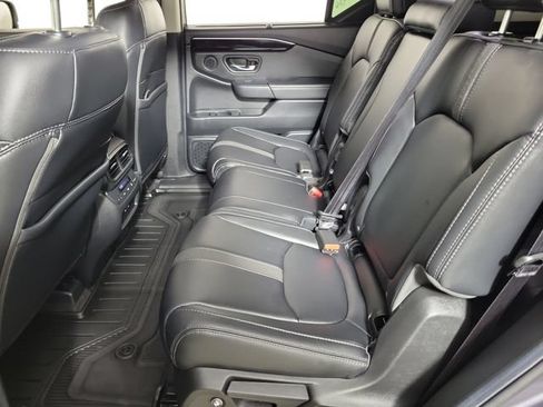 Used 2025 Honda Pilot EX-L image 12