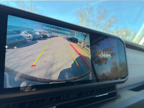 Used 2024 Jeep Wrangler Unlimited image 15