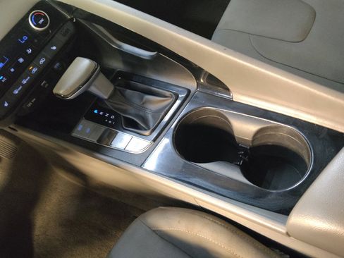 Used 2021 Hyundai Elantra SEL w/ Convenience + Premium Package FWD image 26