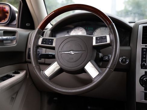 Used 2010 Chrysler 300 C w/ Luxury Group II RWD image 28