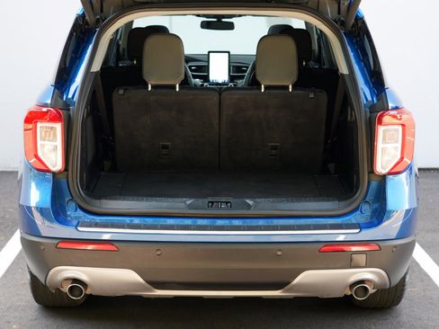 Used 2023 Ford Explorer Limited w/ Limited Technology Package RWD image 9