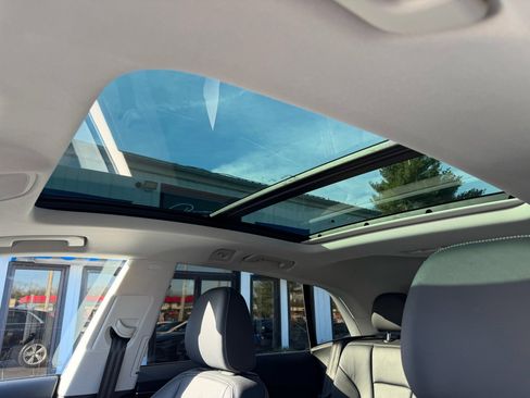 Used 2023 Audi Q8 Premium image 21