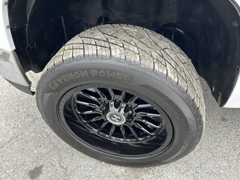 Used 2007 GMC Sierra 2500 SLE w/ Z71 Off-Road Package image 11