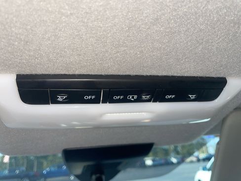 Used 2023 Nissan Kicks SV image 13