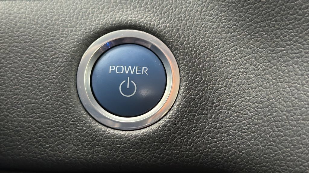 Used 2024 Toyota Tundra Limited w/ Power Package AWD/4WD image 28