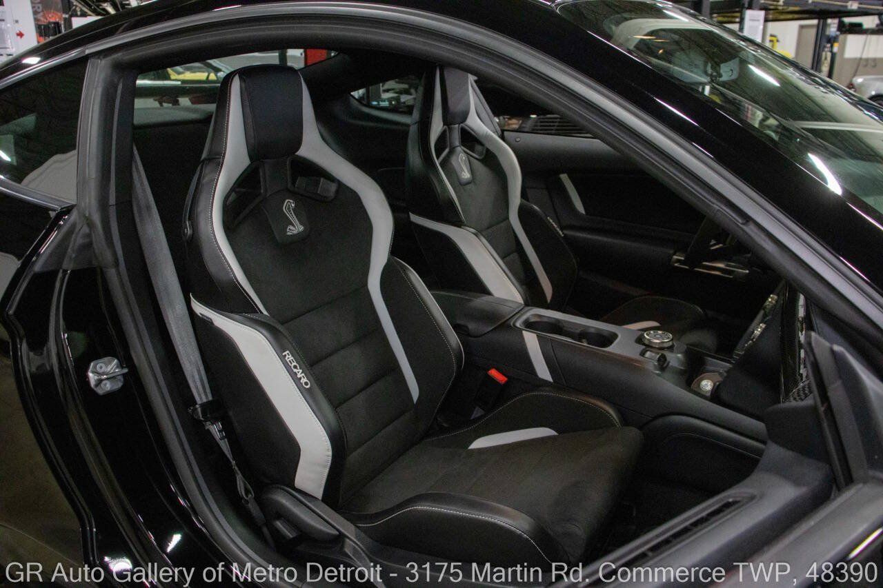 Used 2020 Ford Mustang Shelby GT500 w/ Carbon Fiber Track Pack RWD image 39