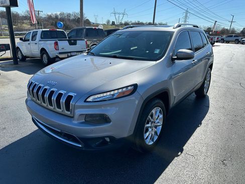 Used 2016 Jeep Cherokee Limited w/ Luxury Group image 8