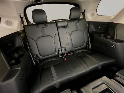 Used 2025 Honda Pilot Touring image 25