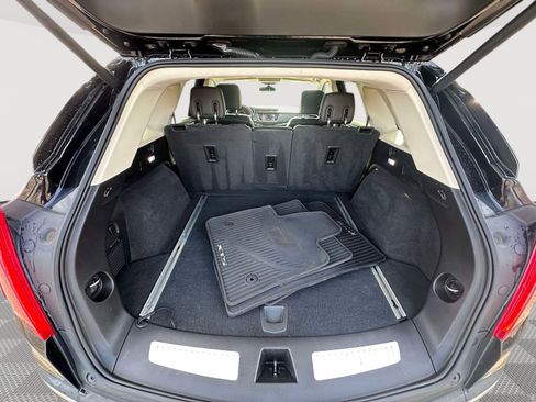 Used 2017 Cadillac XT5 Luxury w/ Driver Awareness Package image 35