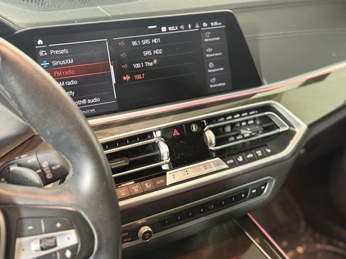 Used 2022 BMW X5 xDrive40i w/ Premium Package AWD/4WD image 13